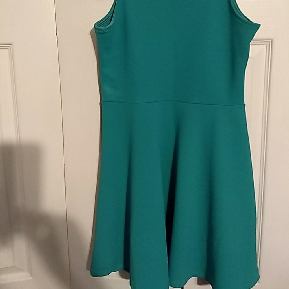 Dress - Picture 4 of 4